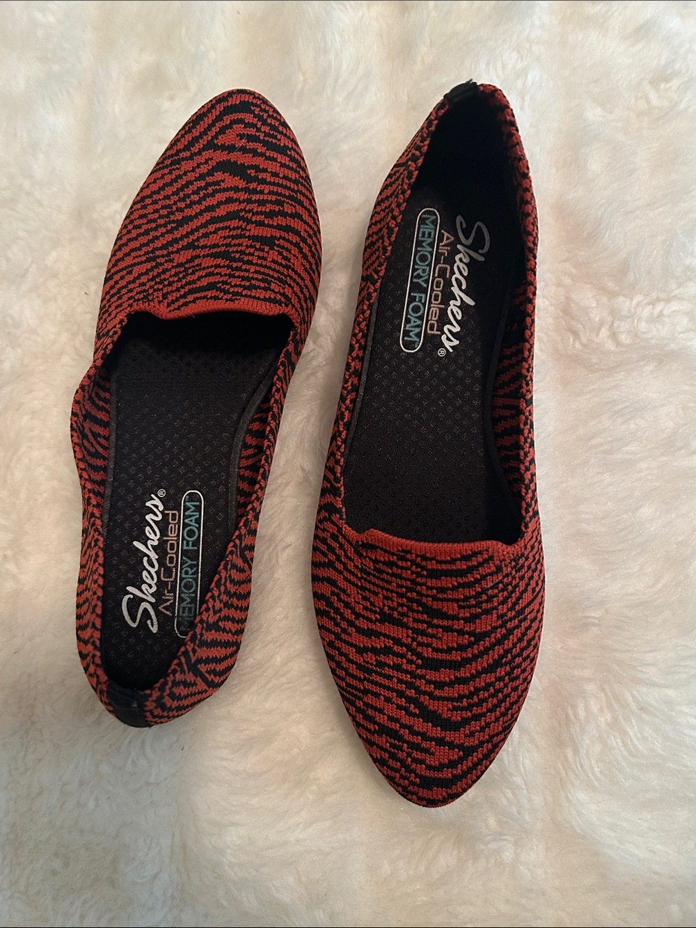 Skechers Women's Red and Black Knit Slip-On Loafers - Picture 2 of 4